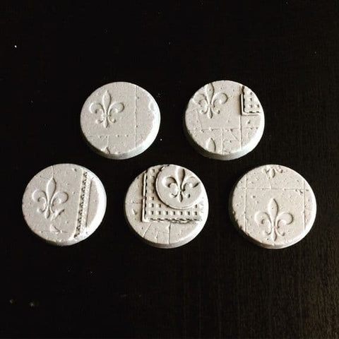 28mm Sacred Ruins Fleur-de-lis bases (10)